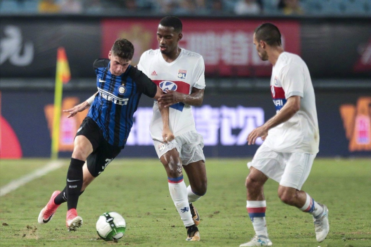 里昂训练开放日，赛后战术微调引欢呼，欧联在即，细节决定成败的简单介绍